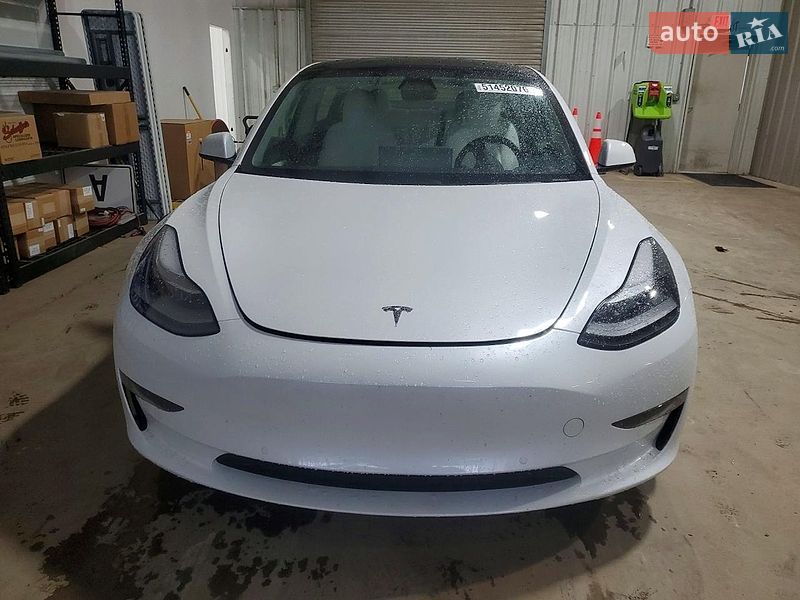 Седан Tesla Model 3 2021 в Львові