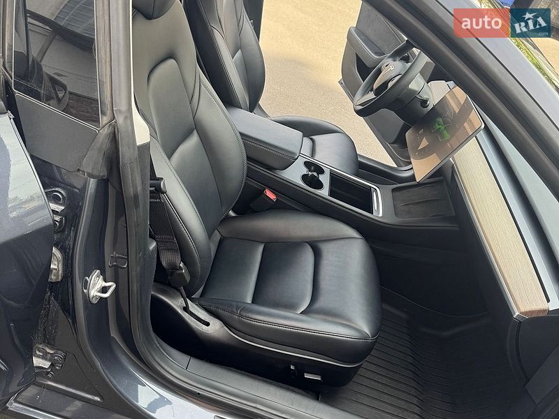 Седан Tesla Model 3 2022 в Киеве