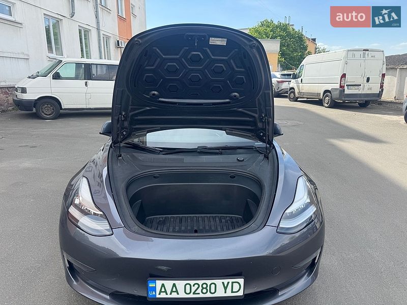 Седан Tesla Model 3 2022 в Киеве