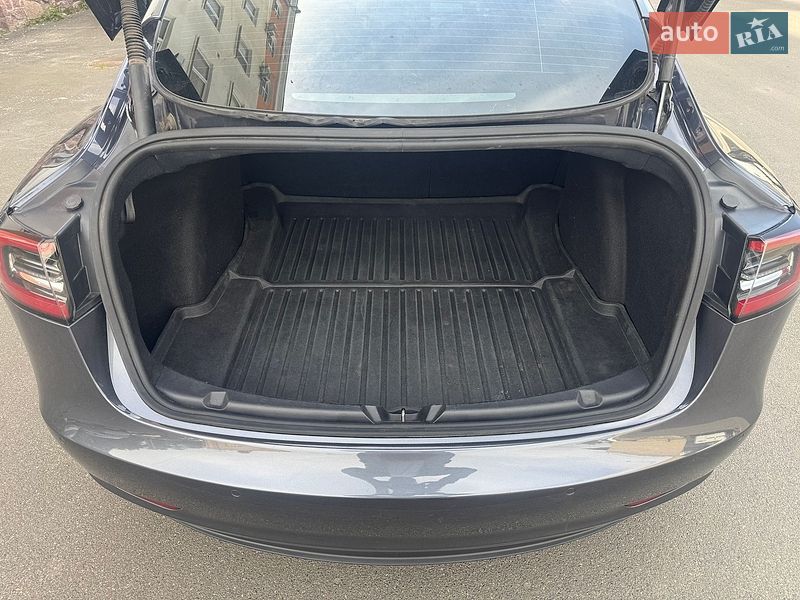 Седан Tesla Model 3 2022 в Киеве