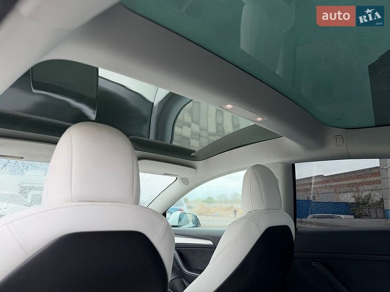 Седан Tesla Model 3 2022 в Броварах