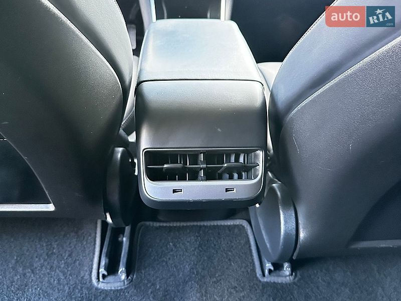 Седан Tesla Model 3 2018 в Луцке