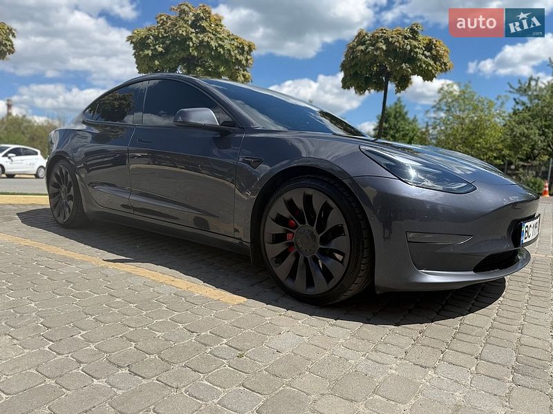 Седан Tesla Model 3 2021 в Львові