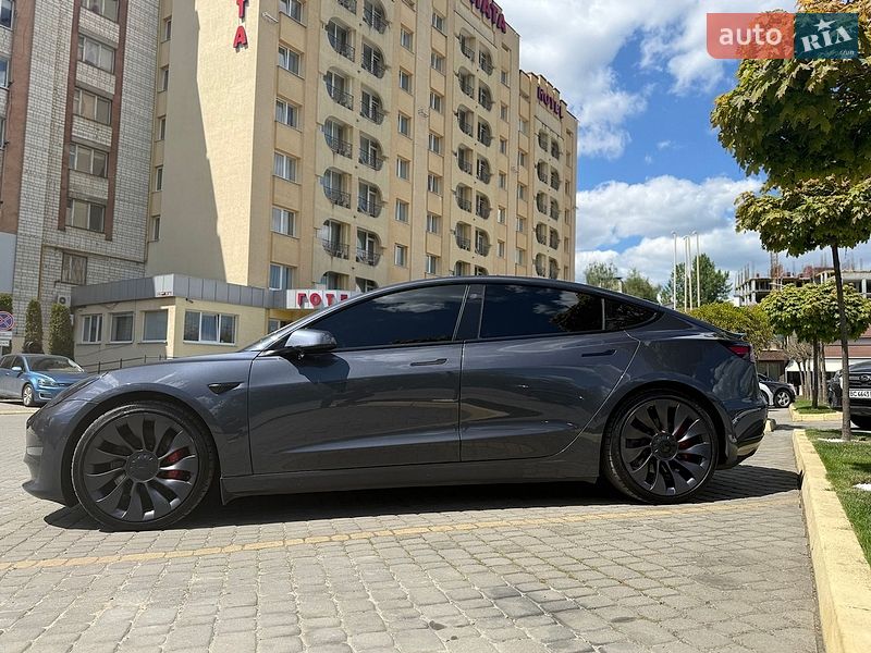 Седан Tesla Model 3 2021 в Львові