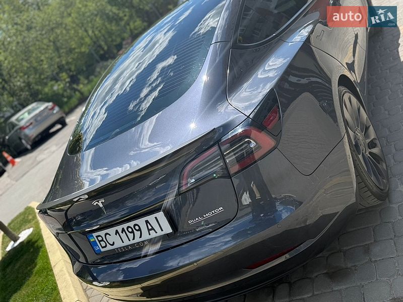 Седан Tesla Model 3 2021 в Львові
