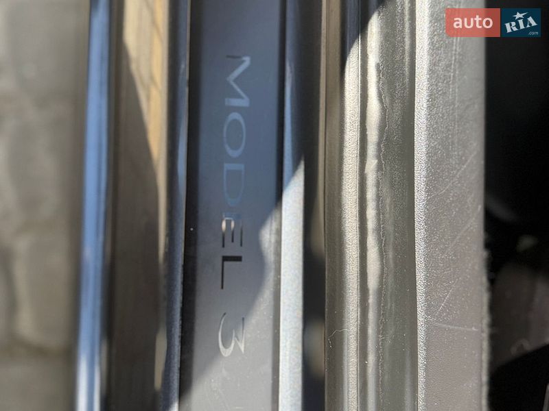 Седан Tesla Model 3 2021 в Львові