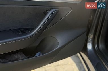 Седан Tesla Model 3 2021 в Львові