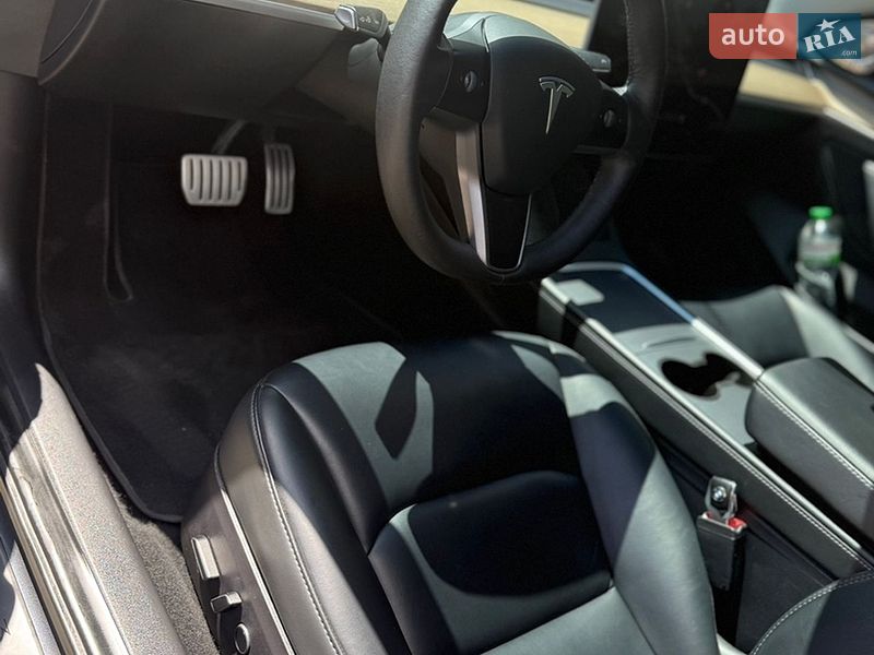 Седан Tesla Model 3 2021 в Львові