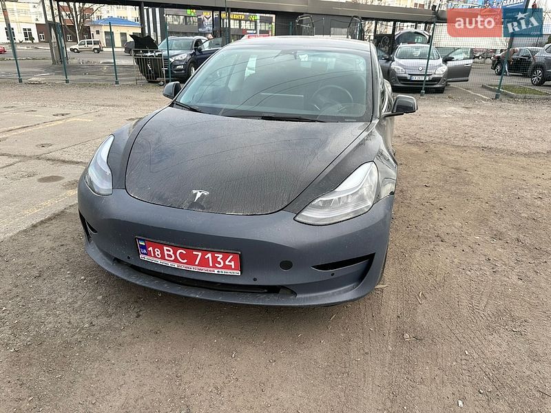 Седан Tesla Model 3 2022 в Києві