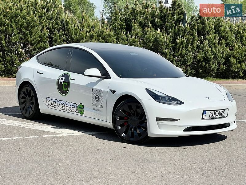 Седан Tesla Model 3 2022 в Киеве