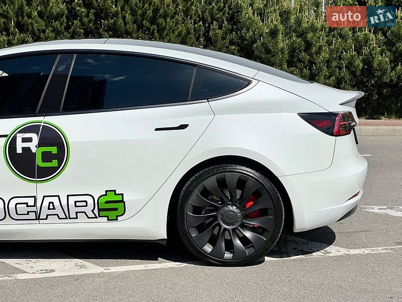 Седан Tesla Model 3 2022 в Киеве