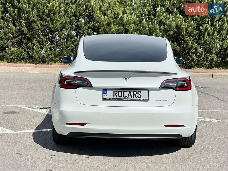 Седан Tesla Model 3 2022 в Киеве