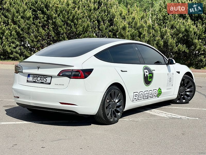 Седан Tesla Model 3 2022 в Киеве