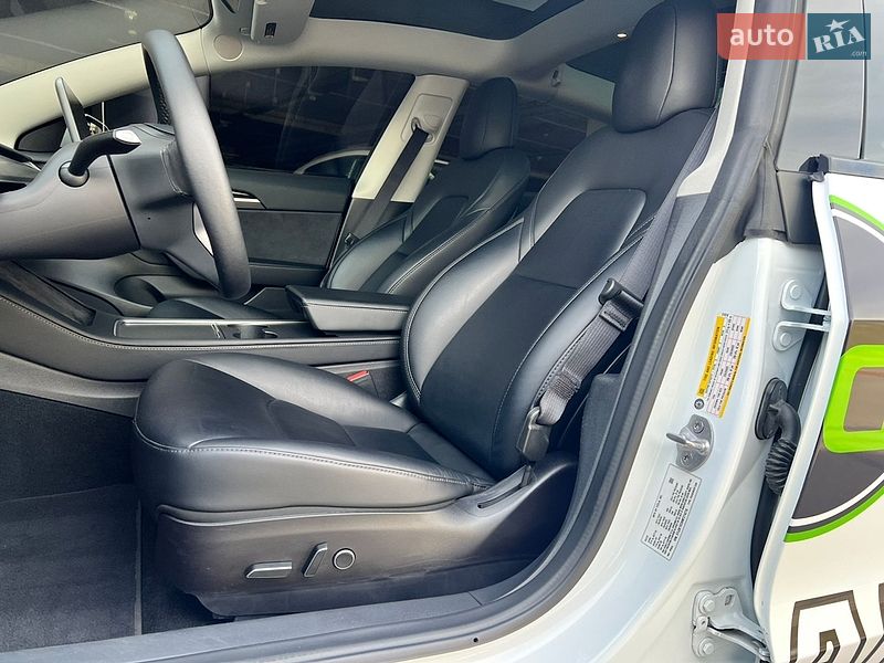 Седан Tesla Model 3 2022 в Киеве