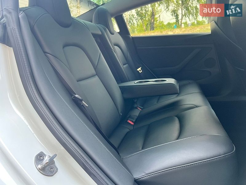 Седан Tesla Model 3 2022 в Киеве