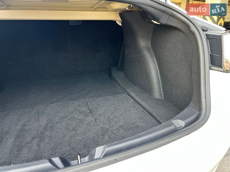 Седан Tesla Model 3 2022 в Киеве