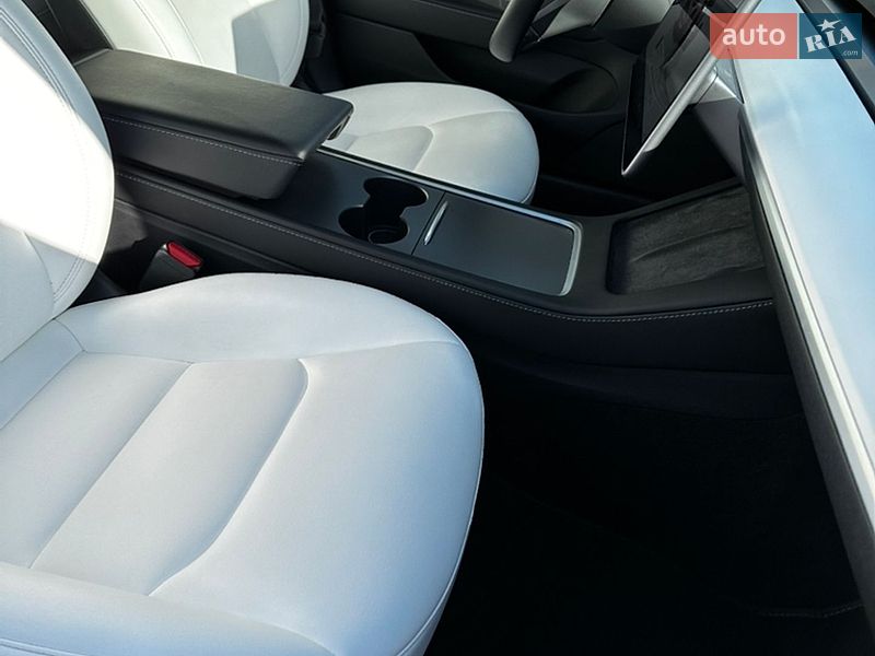 Седан Tesla Model 3 2022 в Одессе