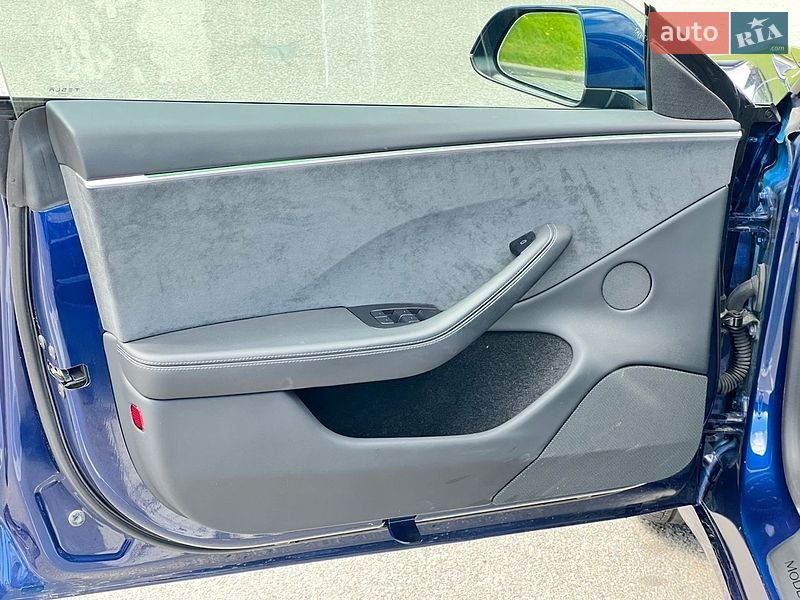 Седан Tesla Model 3 2024 в Киеве