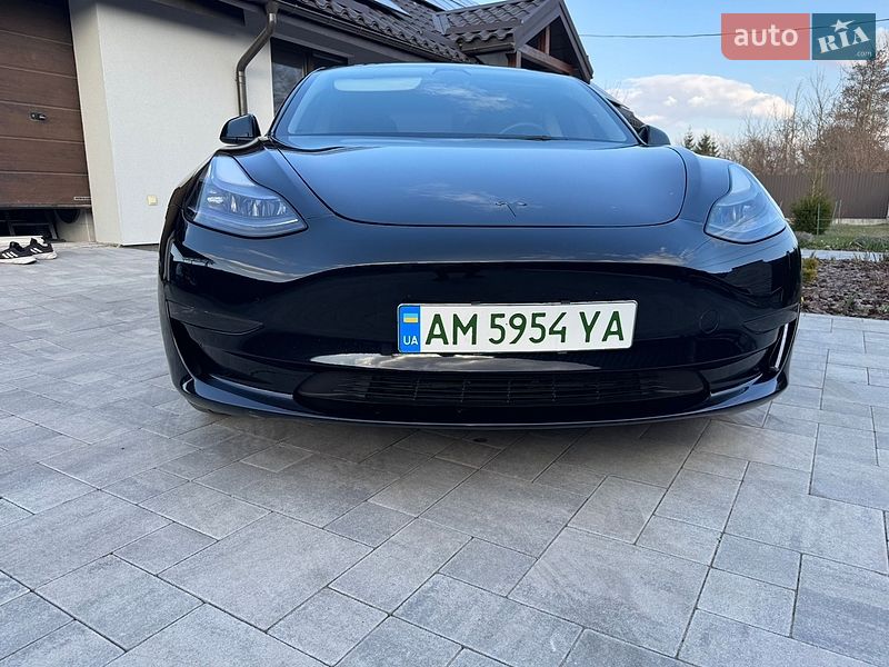 Седан Tesla Model 3 2023 в Житомирі