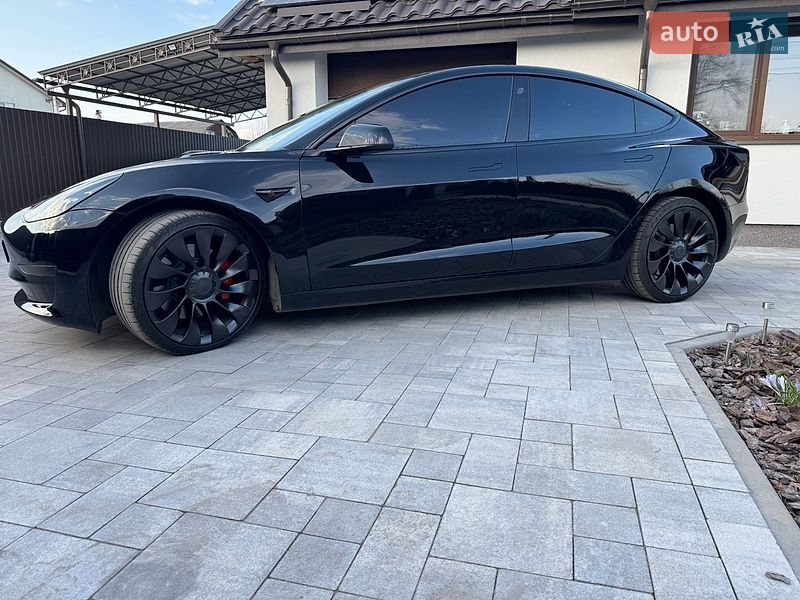 Седан Tesla Model 3 2023 в Житомирі