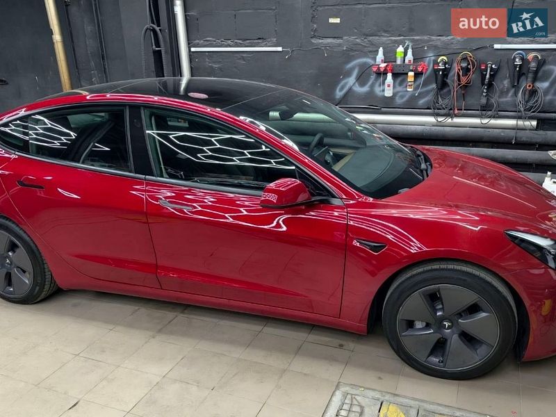 Седан Tesla Model 3 2022 в Вишгороді