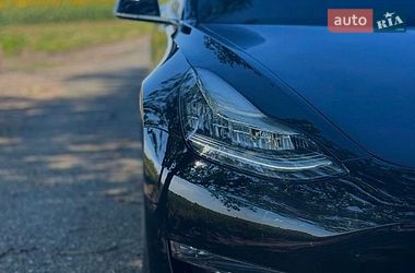 Седан Tesla Model 3 2019 в Киеве