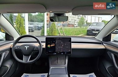 Седан Tesla Model 3 2021 в Львове