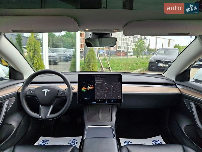 Седан Tesla Model 3 2021 в Львове