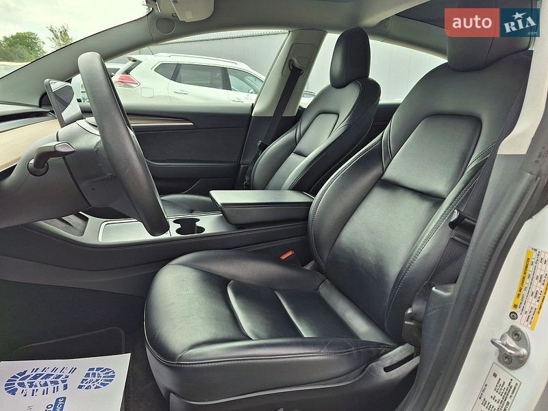 Седан Tesla Model 3 2021 в Львове