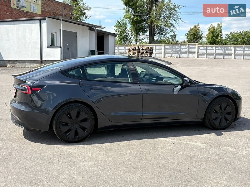 Седан Tesla Model 3 2025 в Рівному