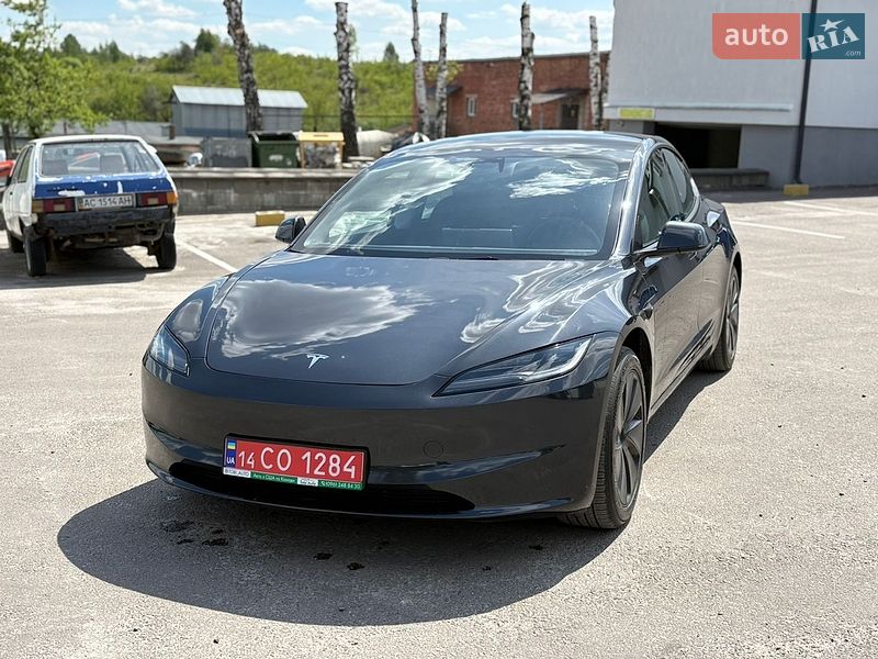 Седан Tesla Model 3 2025 в Рівному