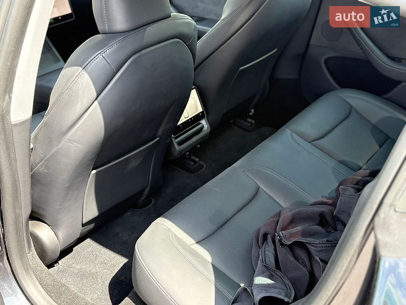 Седан Tesla Model 3 2025 в Рівному
