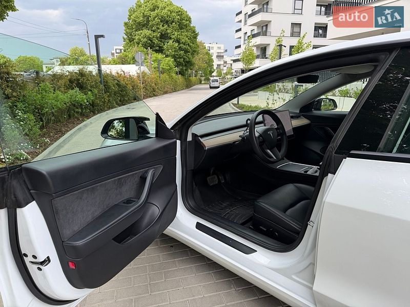 Седан Tesla Model 3 2020 в Києві