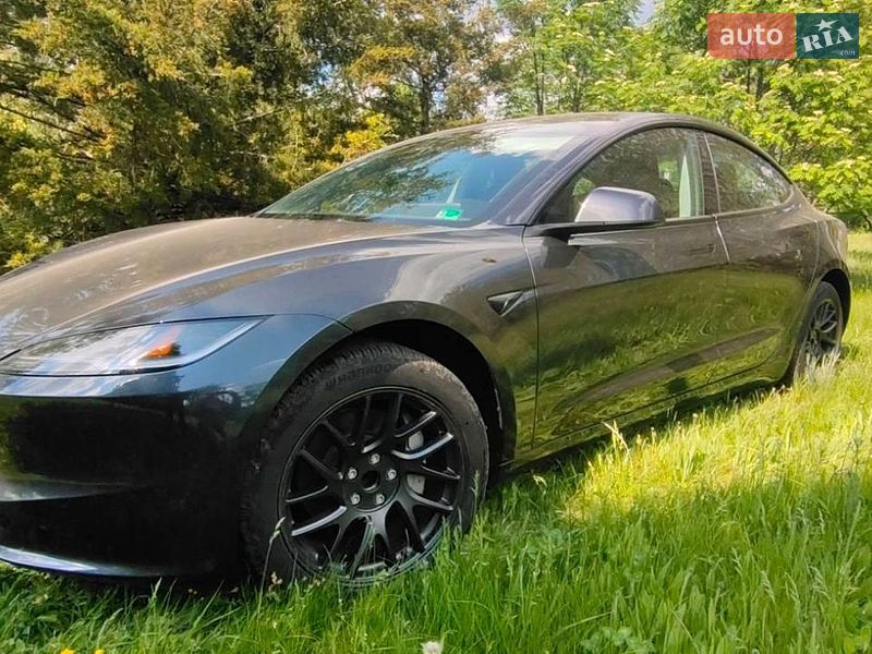 Седан Tesla Model 3 2025 в Полтаві