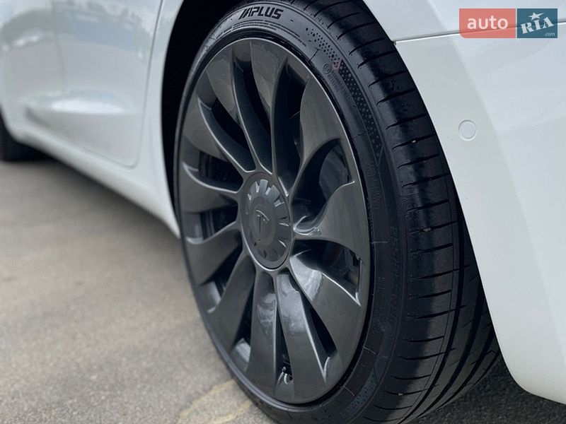 Седан Tesla Model 3 2021 в Харькове