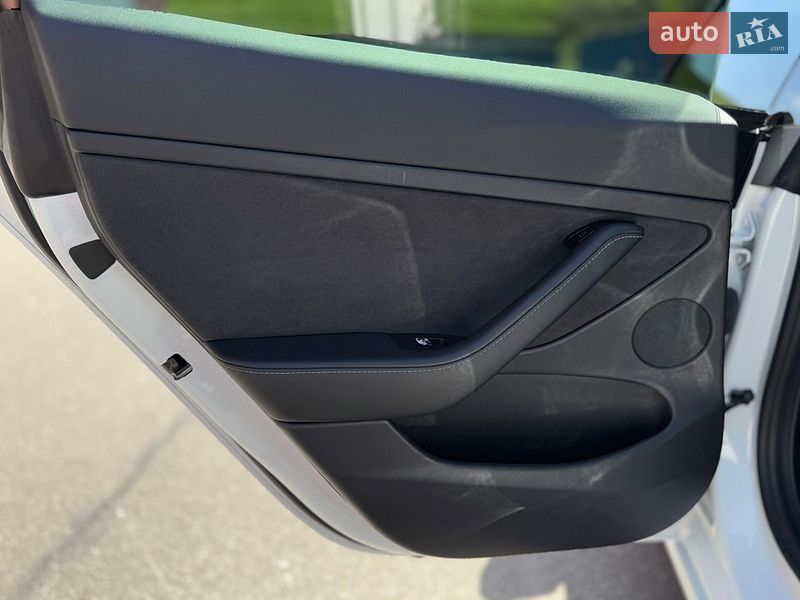 Седан Tesla Model 3 2021 в Києві