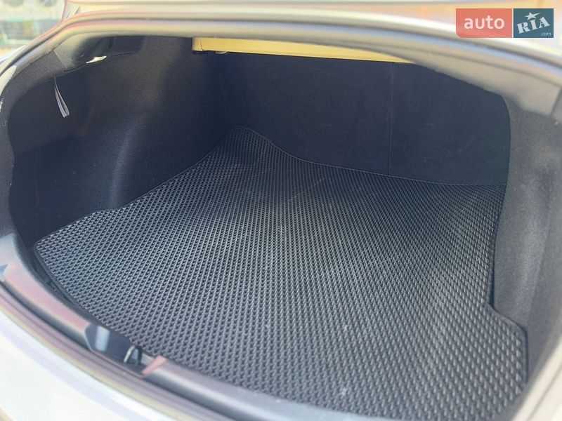 Седан Tesla Model 3 2021 в Києві