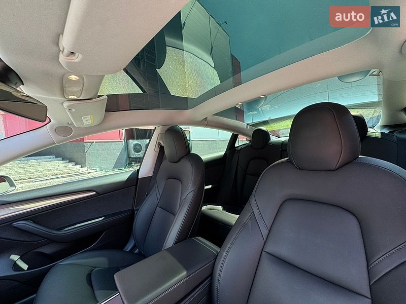 Седан Tesla Model 3 2021 в Києві