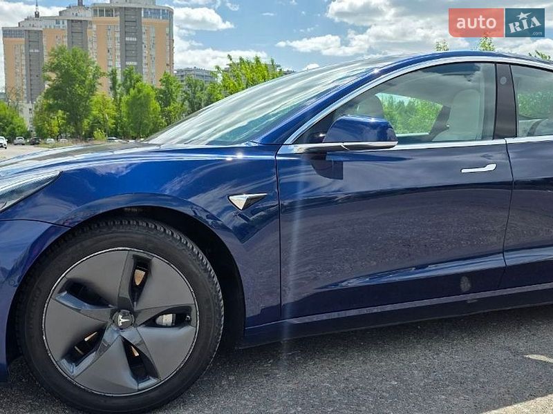 Седан Tesla Model 3 2018 в Киеве
