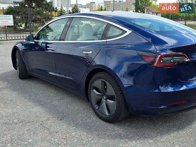 Седан Tesla Model 3 2018 в Киеве