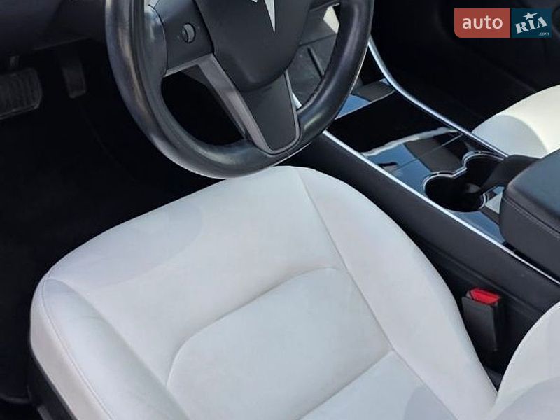 Седан Tesla Model 3 2018 в Киеве