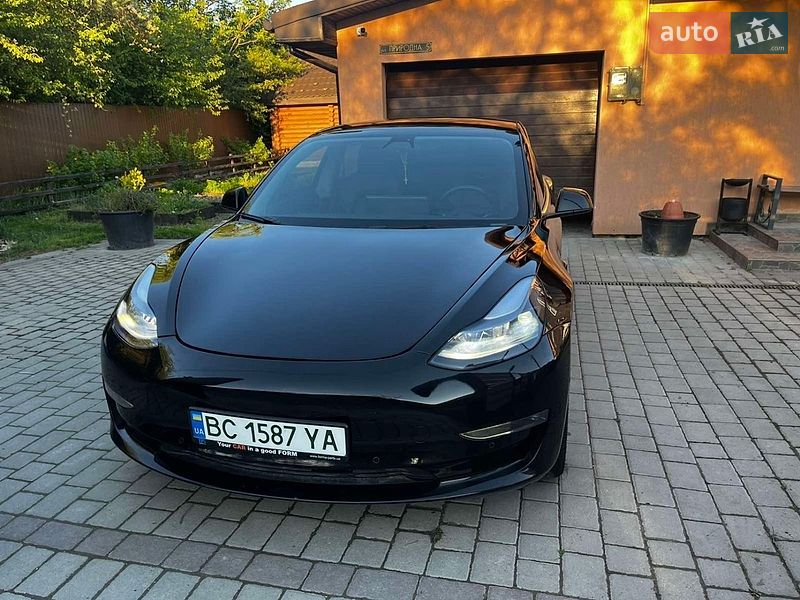 Седан Tesla Model 3 2022 в Львові