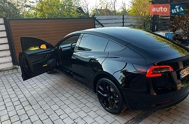 Седан Tesla Model 3 2022 в Львове