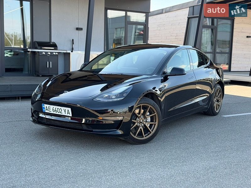 Седан Tesla Model 3 2022 в Киеве