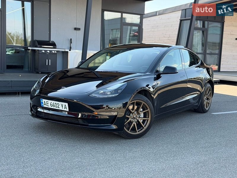 Седан Tesla Model 3 2022 в Киеве