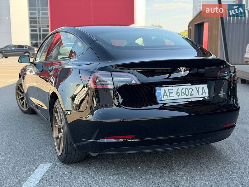 Седан Tesla Model 3 2022 в Киеве