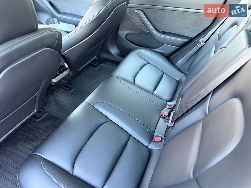 Седан Tesla Model 3 2022 в Киеве