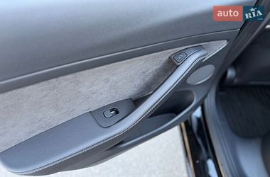 Седан Tesla Model 3 2022 в Киеве