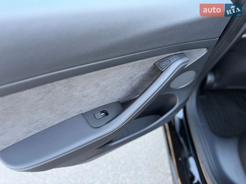 Седан Tesla Model 3 2022 в Киеве