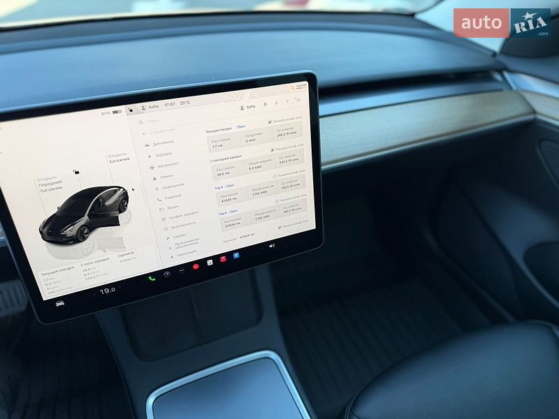 Седан Tesla Model 3 2022 в Киеве